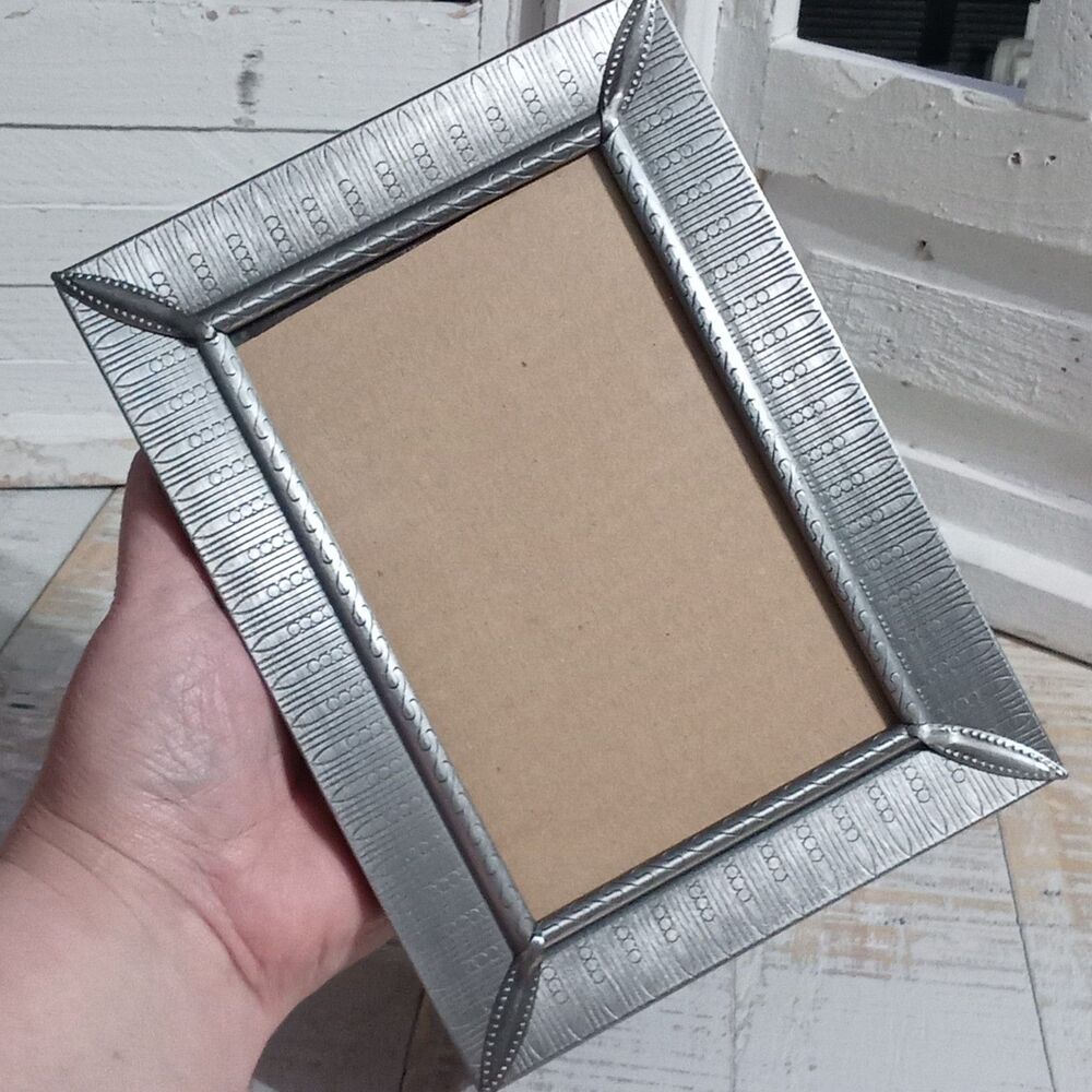 Silver Metal 4x6 Photo Picture Frame Textured Embellished Corners/Side Felt Back